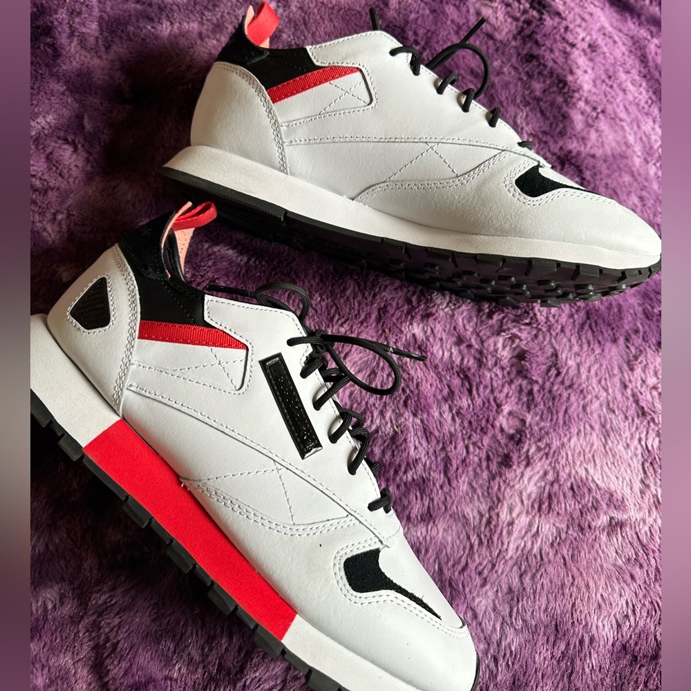 ❌SOLD❌ REEBOK KICKS